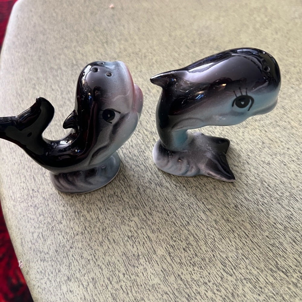 Vintage made in Japan whale s & p - Picture 2 of 7